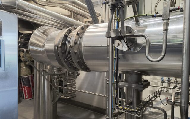 Rurociąg technologiczny dużej średnicy w płaszczu z blachy